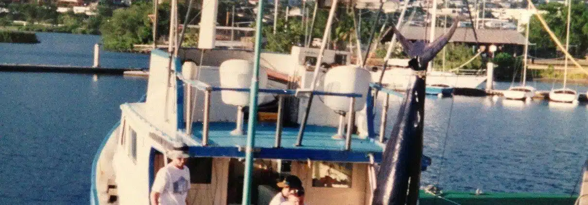 boat-visiting-oahu.jpg