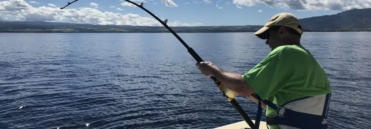 Fisherman catching north shore sport fish, Oahu. Flyer offers the best Hawaii fishing charters.