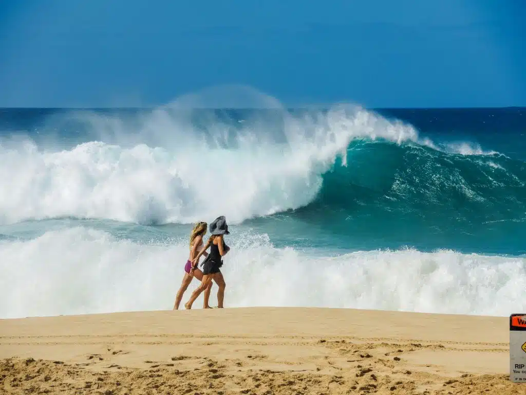 fishoahu-blog-banzaipipeline Banzai Pipeline on Oahu North Shore fishing charter company Flyer Sportfishing operates out of Haleiwa close by.